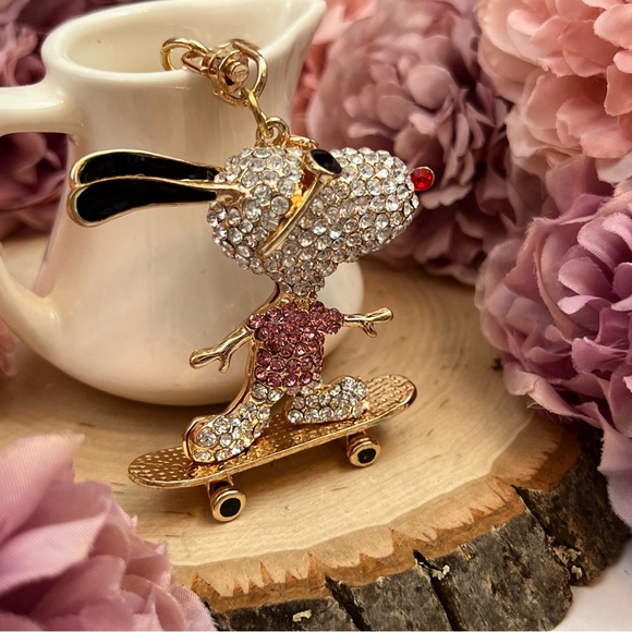 Crystal Snoopy Riding Skateboard Keychain Charm - Picture 6 of 15